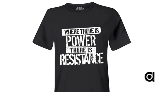 T-Shirt des Monats Oktober 2024: Macht und Widerstand - Hommage an Michel Foucault